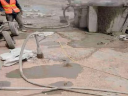 西湖水泥混凝土路面板底注浆技术 路面脱空注浆整治方案